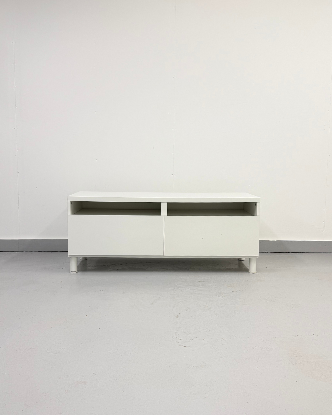 white-tv-bench